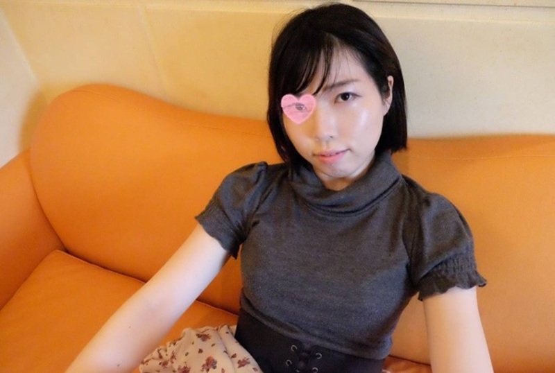 FC2-4669377 【無碼單獨拍攝】一臉嚴肅，隱藏巨乳，陰部未修剪，讓我興奮不已的性愛視頻！！ 素人