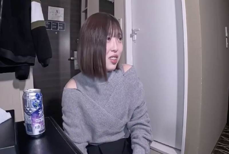 FC2-4679222 我喜歡這種感覺！！我和一個喜歡性愛和自慰的美麗變態，進行了純粹的性愛。她也喜歡深喉！！ 素人