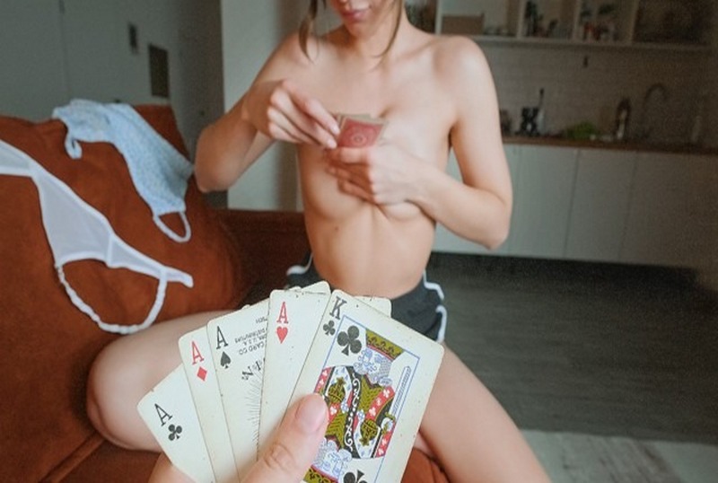 POUB-8441 繼妹打牌把自己的屄給輸了 MayaLis