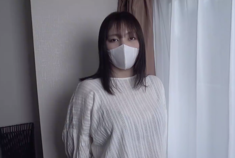 FC2-4696679 【个人撮影】介绍一位美丽的妻子，她热爱烹饪，她的爱好是做便当！男人一看到她性感丰满的身材，就彻底勃起了！ 素人